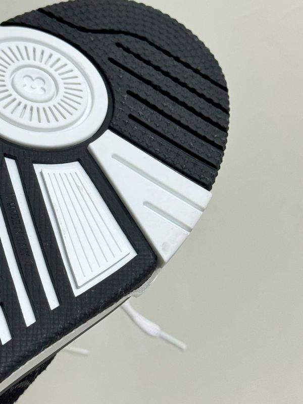 【分期0利率】LV Trainer 運動鞋  女段38號【未使用閒置品】 