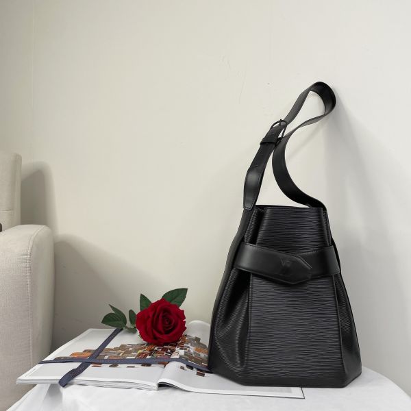 【8成新】【12期0利率】LV EPI 水波紋八角水桶包 