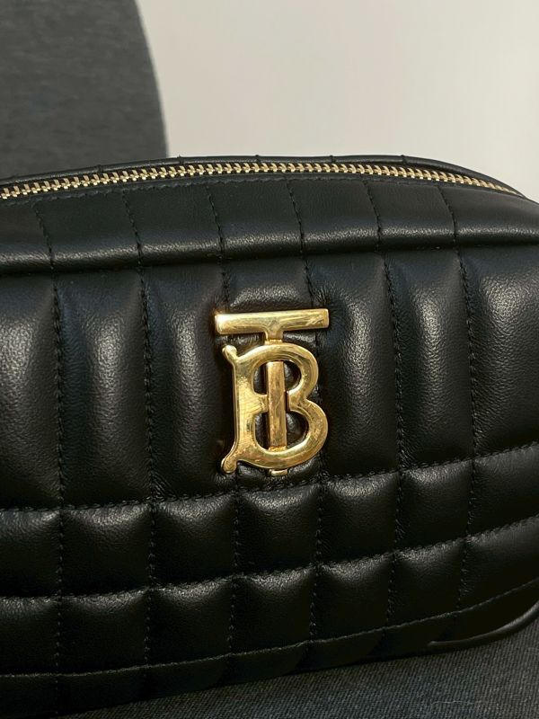 【分期0利率】BURBERRY Lola 羊皮縫線迷你斜背相機包【95成新】 