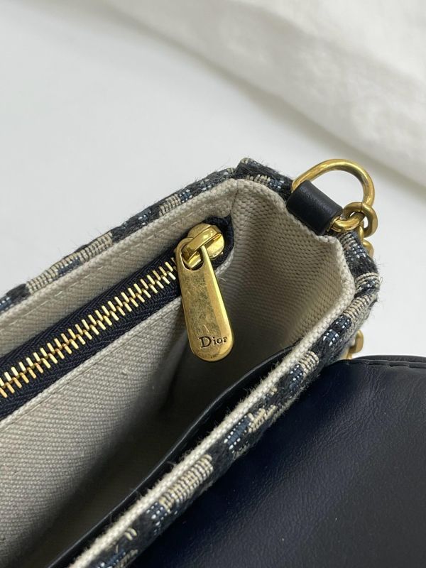 【95成新】DIOR Saddle 中型附鏈帶手拿包 