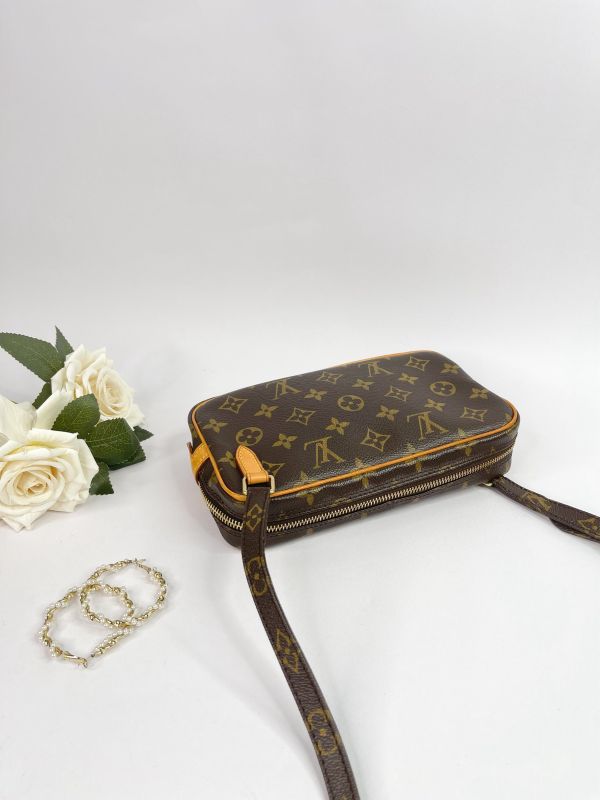 【分期0利率】LV Pochette Marly 橫版手機包【9成新】 