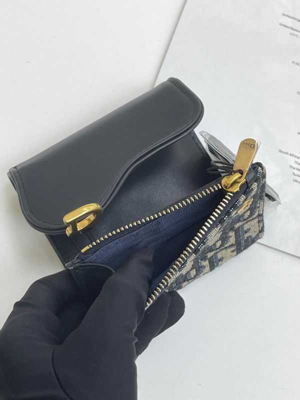 【閒置新品】Dior Saddle Lotus三折短夾 