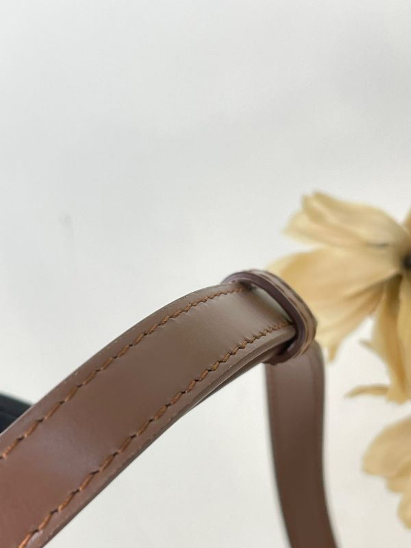 【分期0利率】BURBERRY TB鎖頭 小號翻蓋斜背包【9成新】 