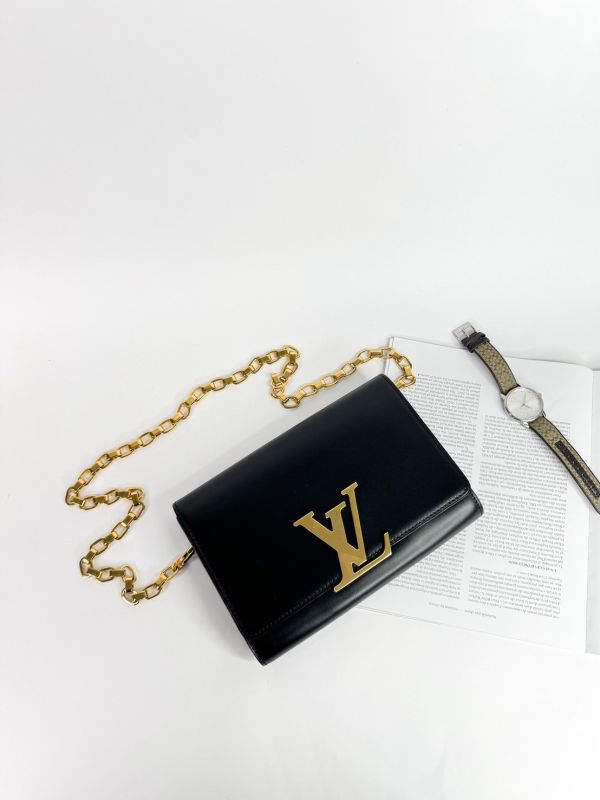 【95成新】LV CHAIN LOUISE GM小牛皮磁扣肩背包 