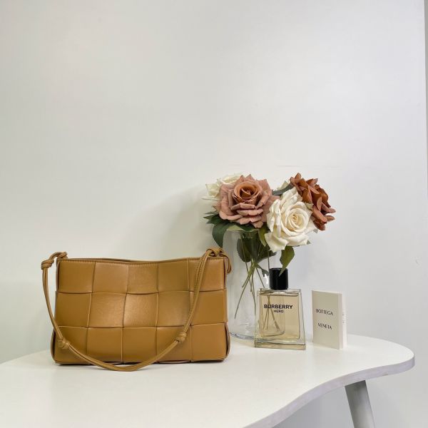 【9成新】【12期0利率】Cassette Pouch On Strap15格繩帶手拎包 