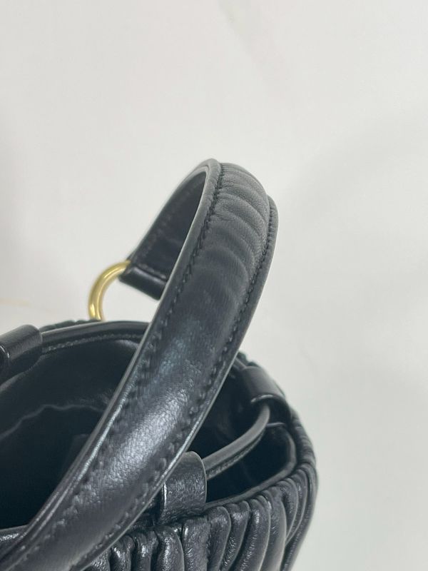 【未使用閒置品】MIUMIU Matelasse 納帕皺摺迷你抽繩水桶包 