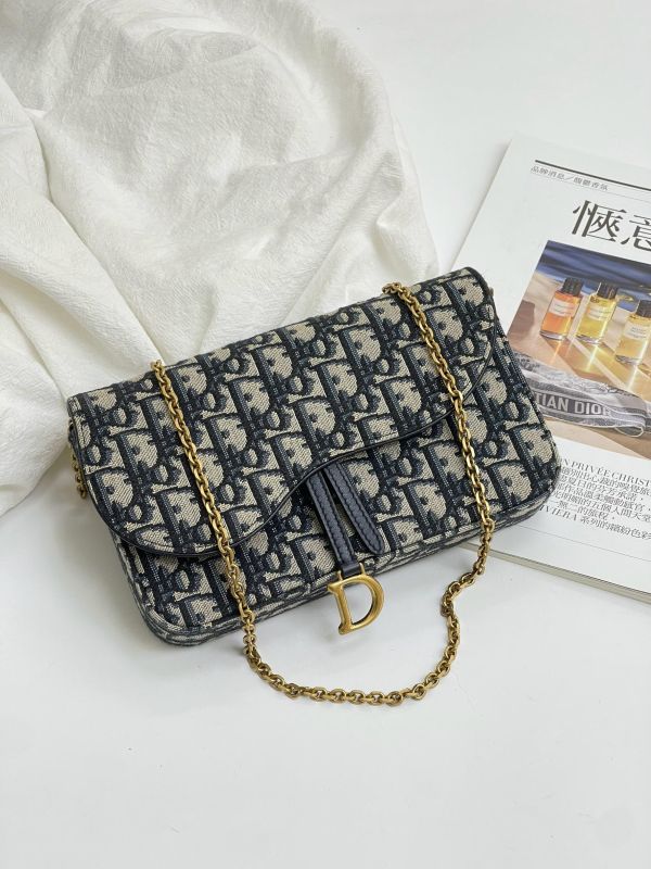 【95成新】DIOR Saddle 中型附鏈帶手拿包 