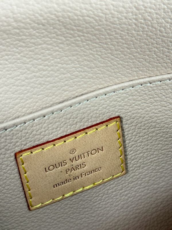 【分期0利率】LV 化妝包 MM【99成新】 