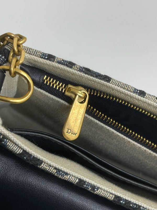 【95成新】DIOR Saddle 中型附鏈帶手拿包 
