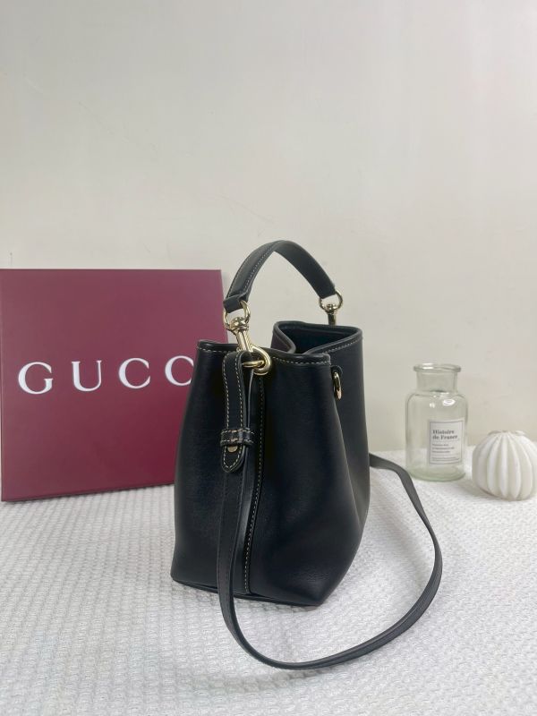 【分期0利率】GUCCI GG Emblem系列小號水桶包 【95成新】 