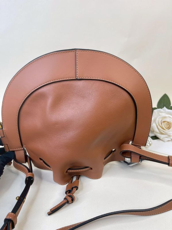 【9成新】LOEWE HORSEHOE 馬蹄造型斜背包 