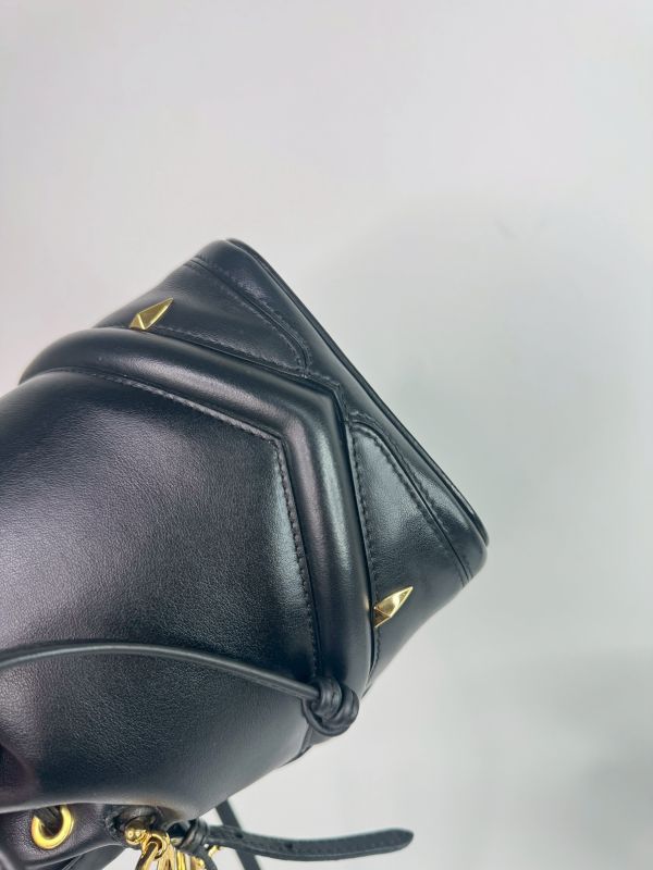 【分期0利率】FENDI Mon Treso 小牛皮水桶包【9成新】附贈原價17200老花提把 