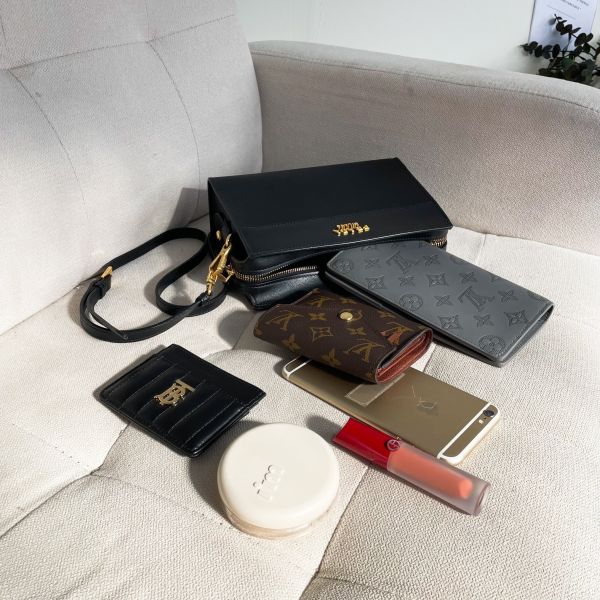 【12期0利率】PRADA 浮雕LOGO防刮拼接斜背包【95成新】 