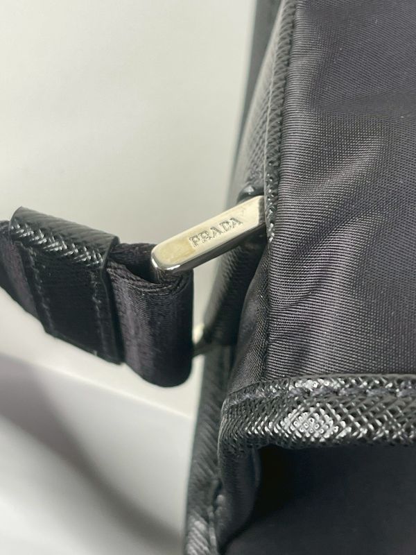 【分期0利率】PRADA 經典LOGO輕量尼龍翻蓋斜背包【全新品】 
