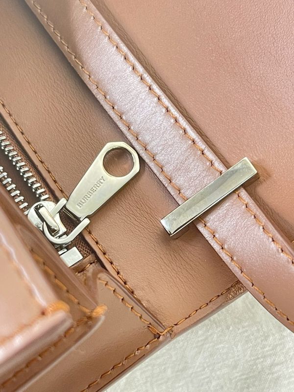 【分期0利率】BURBERRY TB鎖頭 小號翻蓋斜背包【9成新】 