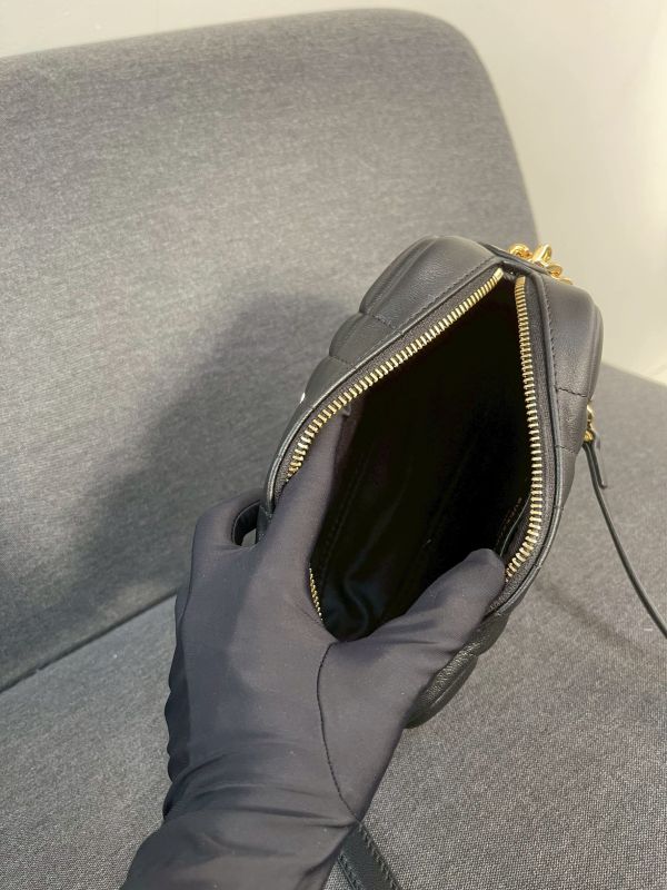 【分期0利率】BURBERRY Lola 羊皮縫線迷你斜背相機包【95成新】 