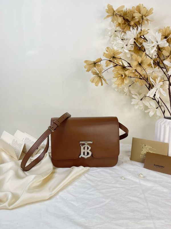【分期0利率】BURBERRY TB鎖頭 小號翻蓋斜背包【9成新】 