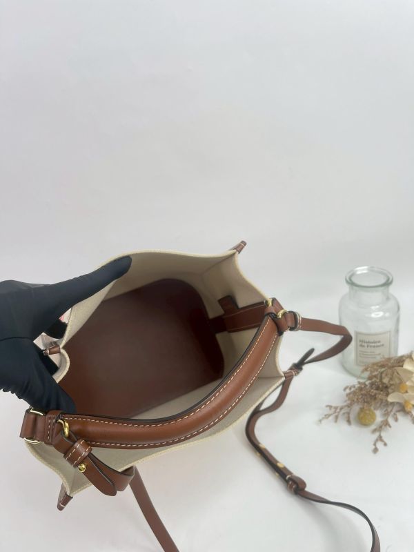 【9成新】BURBERRY  PEGGY 燙印LOGO水桶包 