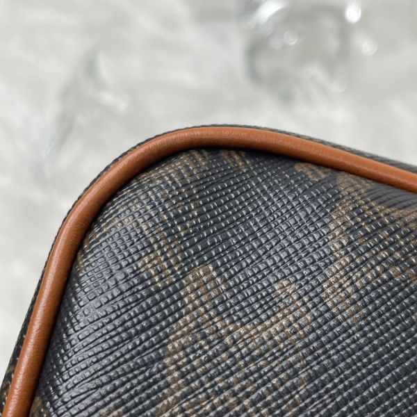 【12 期 0 利率】CELINE 新款凱旋門老花SPEEDY小號，背帶在側邊喔【99成】】 