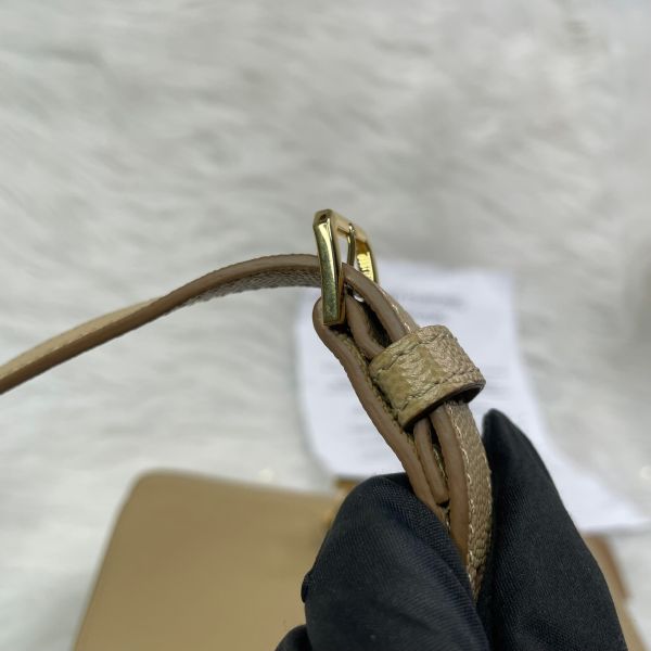 【9.9成新】【12期0利率】BURBERRY TB 小號粒紋皮革鎖扣包 奶茶色 