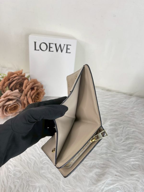 【分期0利率】LOEWE 壓紋小牛皮對開短夾【9成新】 