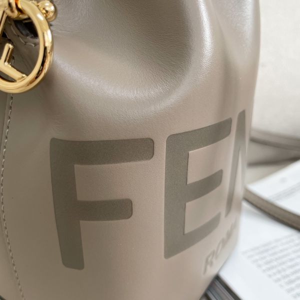 【24期0利率】【全新品】FENDI Mon Tresor 奶茶灰色皮革迷你水桶包 