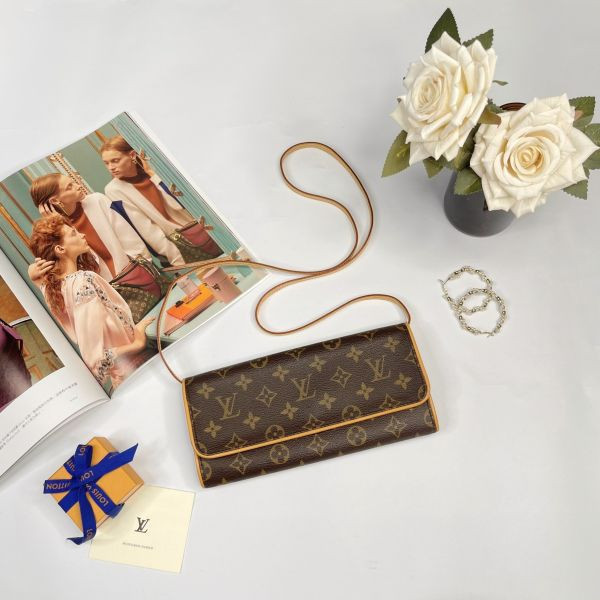 【分期0利率】LV POCHETTE TWIN GM 肩背包【9成新】 