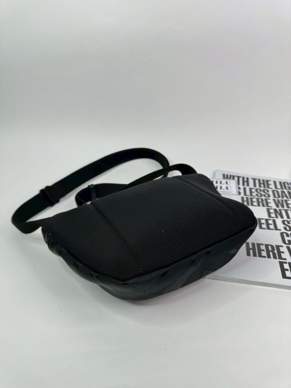 【分期0利率】BURBERRY Archie BT滿板斜垮胸包【85成新】 