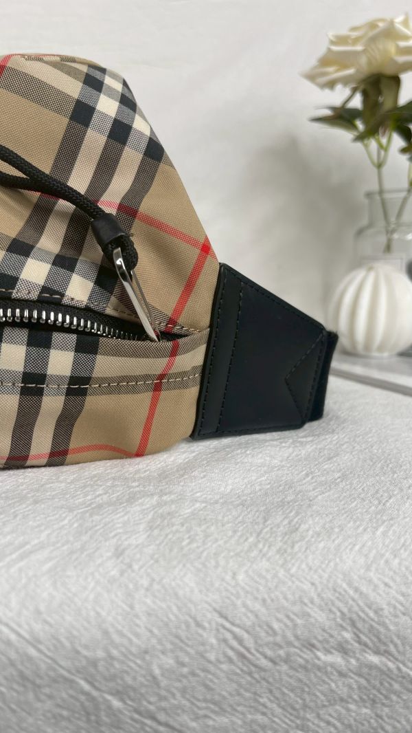 【分期0利率】BURBERRY Vintage格紋拉鍊胸包 【99成新】 