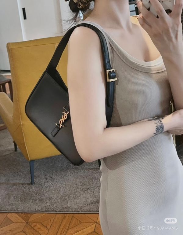 【99成新】YSL le 5 à 7滑面 