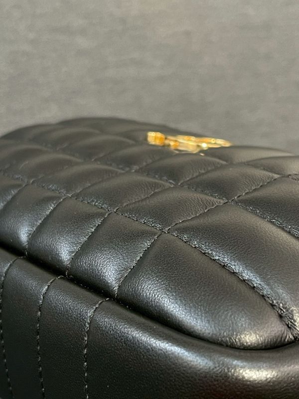 【分期0利率】BURBERRY Lola 羊皮縫線迷你斜背相機包【95成新】 