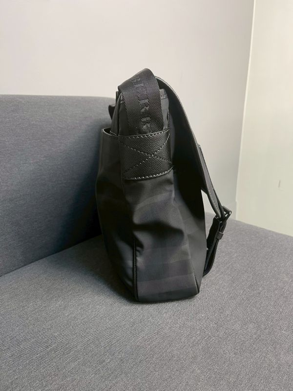 【分期0利率】BURBERRY 炭灰格紋郵差包 【99成新】 
