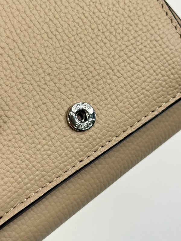 【分期0利率】LOEWE Anagram 卵石紋小牛皮三折錢包【全新品】 