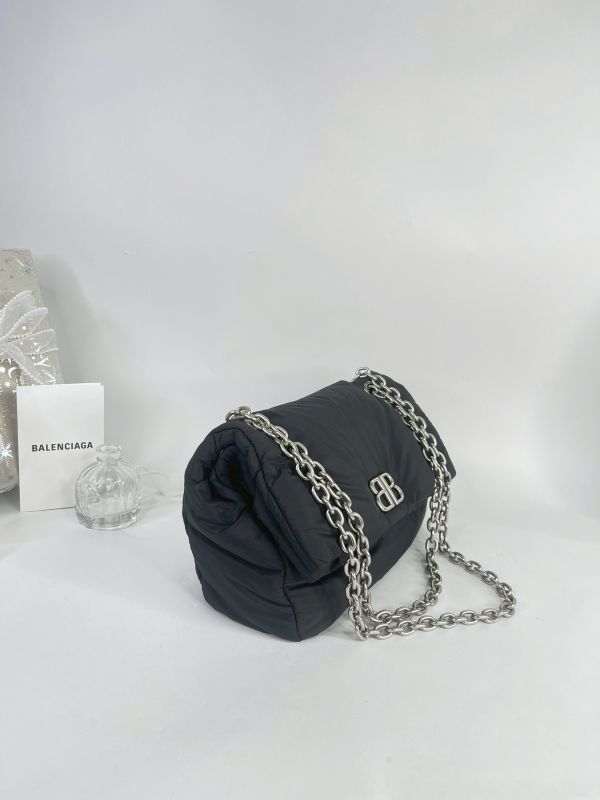 【9成新】BALENCIAGA MONACO 金屬BB LOGO尼龍翻蓋鍊包 