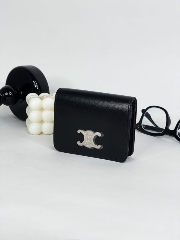 【分期0利率】CELINE TRIOMPHE亮澤牛皮革短款錢包【全新品】 