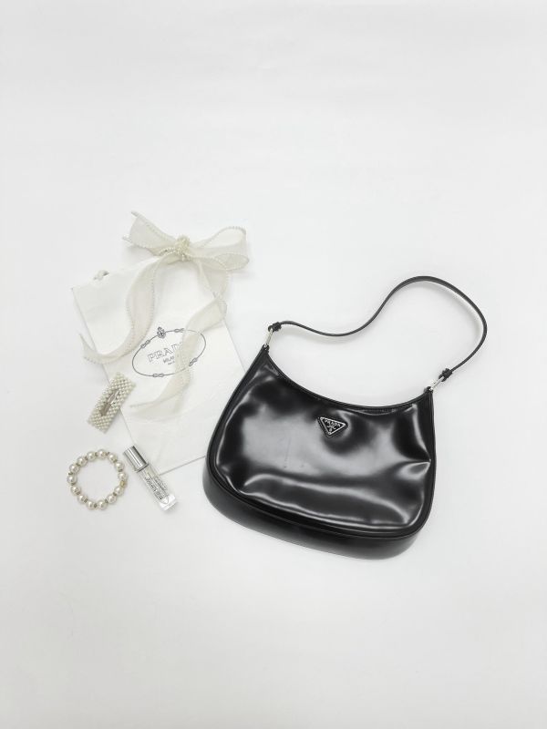 【9成新】PRADA CLEO 亮澤腋下包 