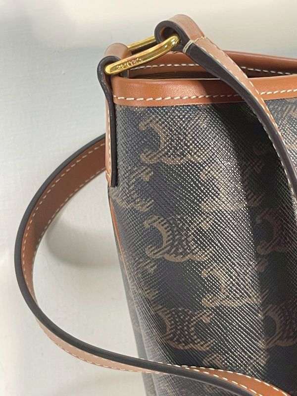 【分期0利率】CELINE TRIOMPHE老花小號水桶包【9成新】 