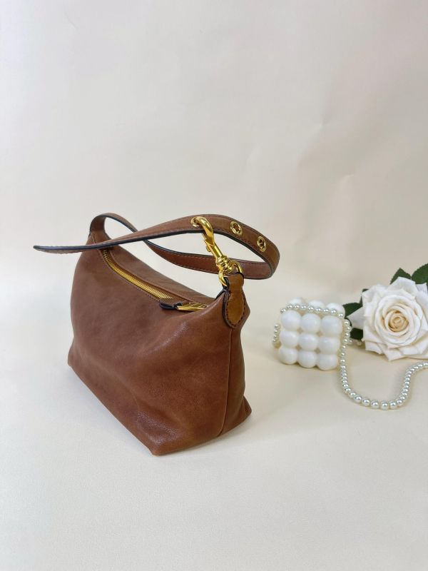 【9成新】MIUMIU 皮革飯盒包 