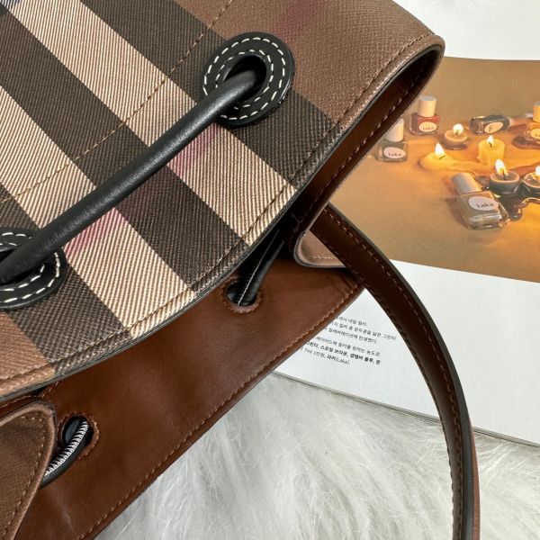 【全新閒置品】【12期0利率】BURBERRY 小款 TB 格紋水桶包 暗樺木棕色 