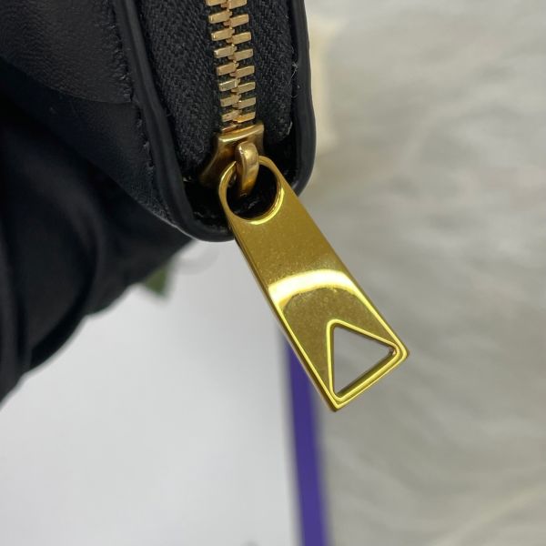 【全新閒置】【12期0利率】BV Cassette Zip Around Wallet 2*4拉鍊長夾小牛皮 