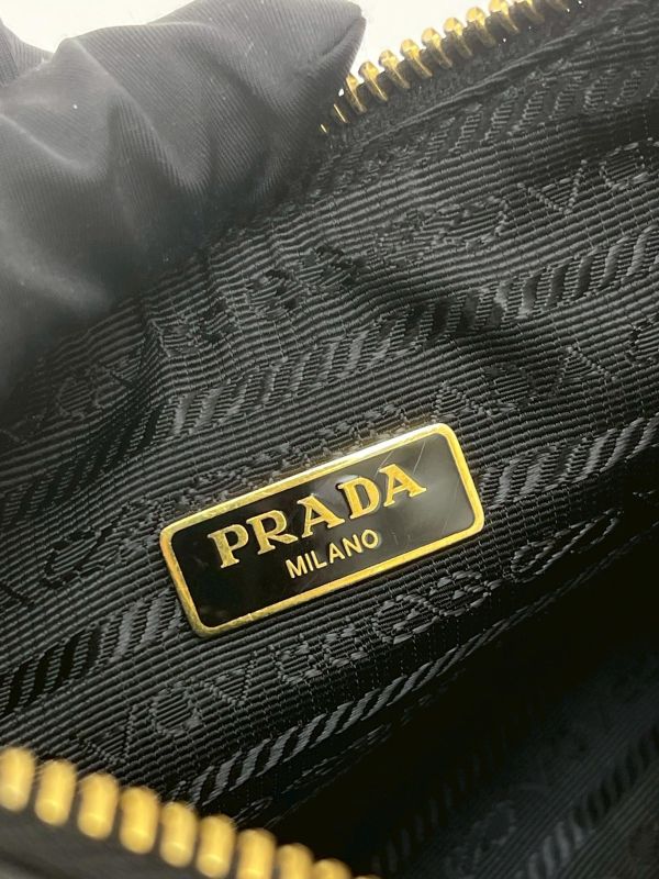 【95成新】Prada Re-Edition 2005 Saffiano HOBO 