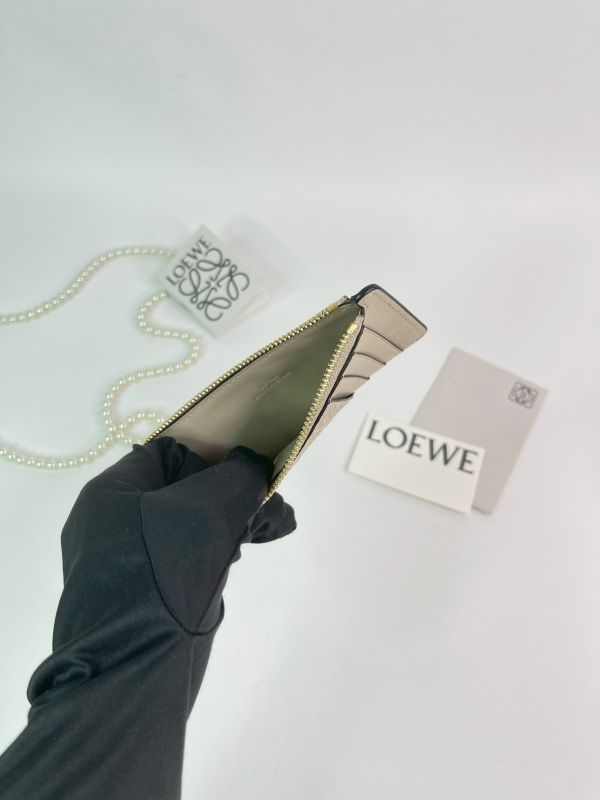 【分期0利率】LOEWE  壓紋零錢卡包【未使用閒置品】