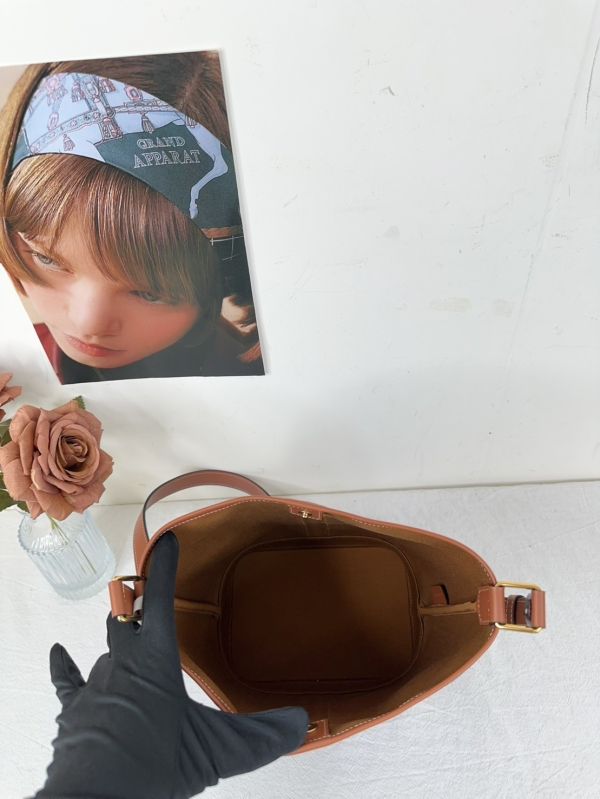 【12期0利率】CELINE TRIOMPHE老花小號水桶包【23年3月羅馬購證】【99成新】 