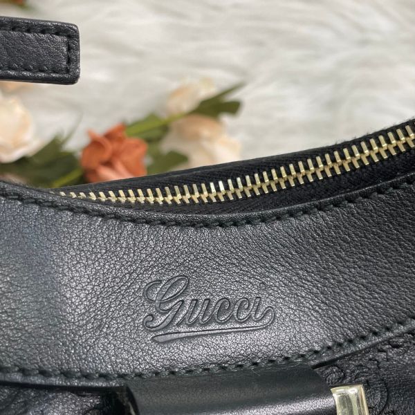 【12 期0利率】GUCCI 雙G壓紋牛皮半月水餃腋下包【9成新】【現金價15000】 