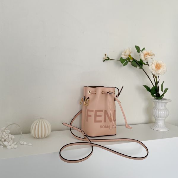 【24期0利率】【全新品】FENDI Mon Tresor 淡粉紅色皮革迷你水桶包【現金價38000】 