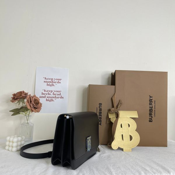 【12期0利率】BURBERRY TB LOGO肩背包 中號【24年3月英國購證】【99成新】 