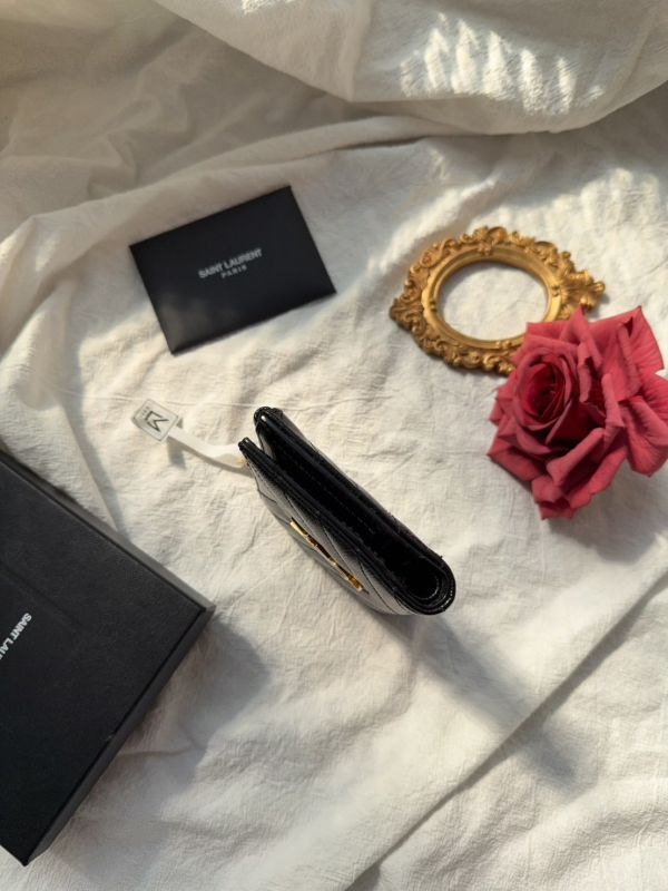 【分期0利率】YSL monogram粒面壓紋皮革兩摺錢包【95成新】 