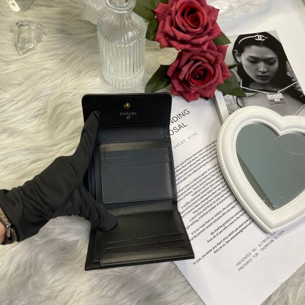【99 成新】【12 期 0 利率】Chanel  Boy牛皮金扣 三折短夾 