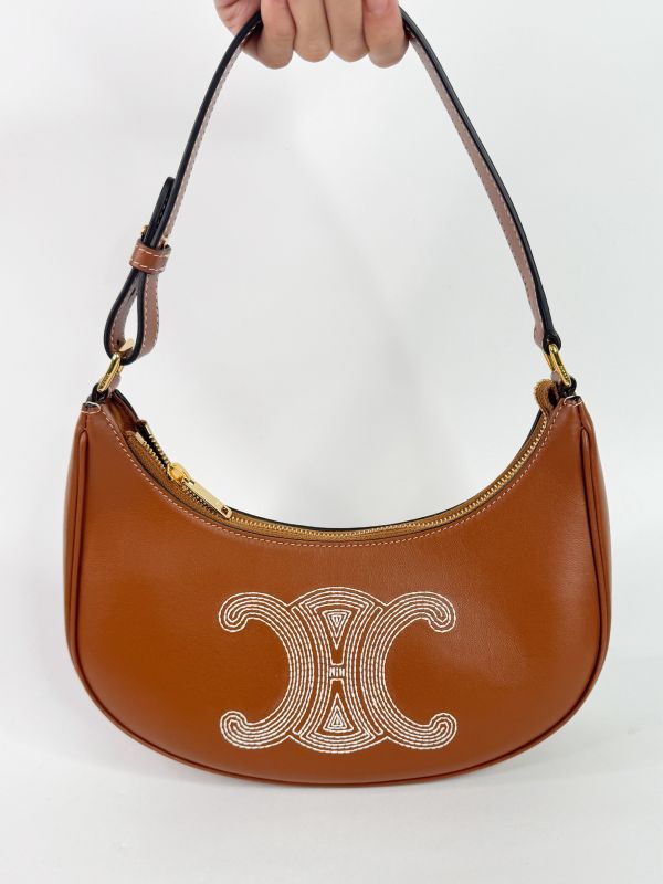 【99成新】CELINE Triomphe 刺繡牛皮AVA 