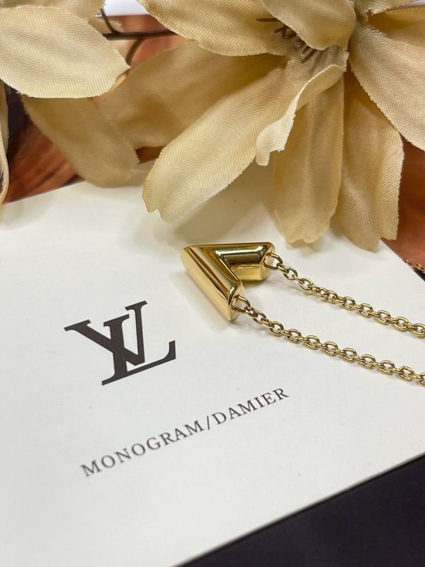 【分期0利率】LV Essential V 項鏈 【95成新】 